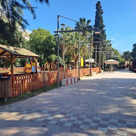 Δίπλα Στο Πάρκο Apartment Kalamata Bagian luar foto
