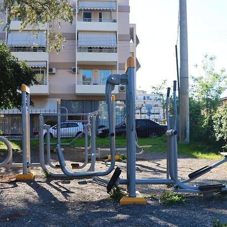 Δίπλα Στο Πάρκο Apartment Kalamata Bagian luar foto