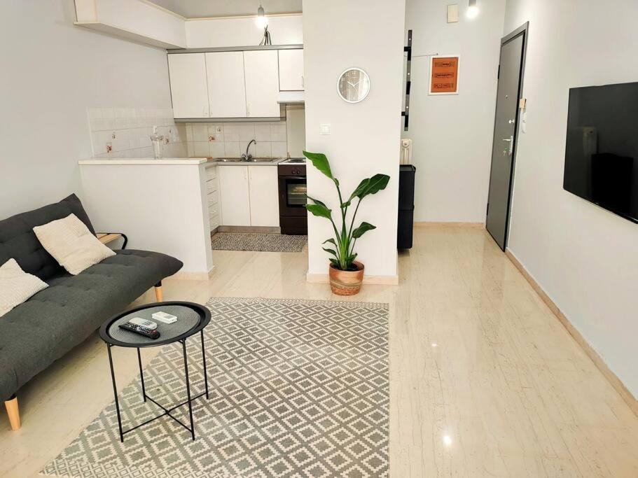 Δίπλα Στο Πάρκο Apartment Kalamata Bagian luar foto