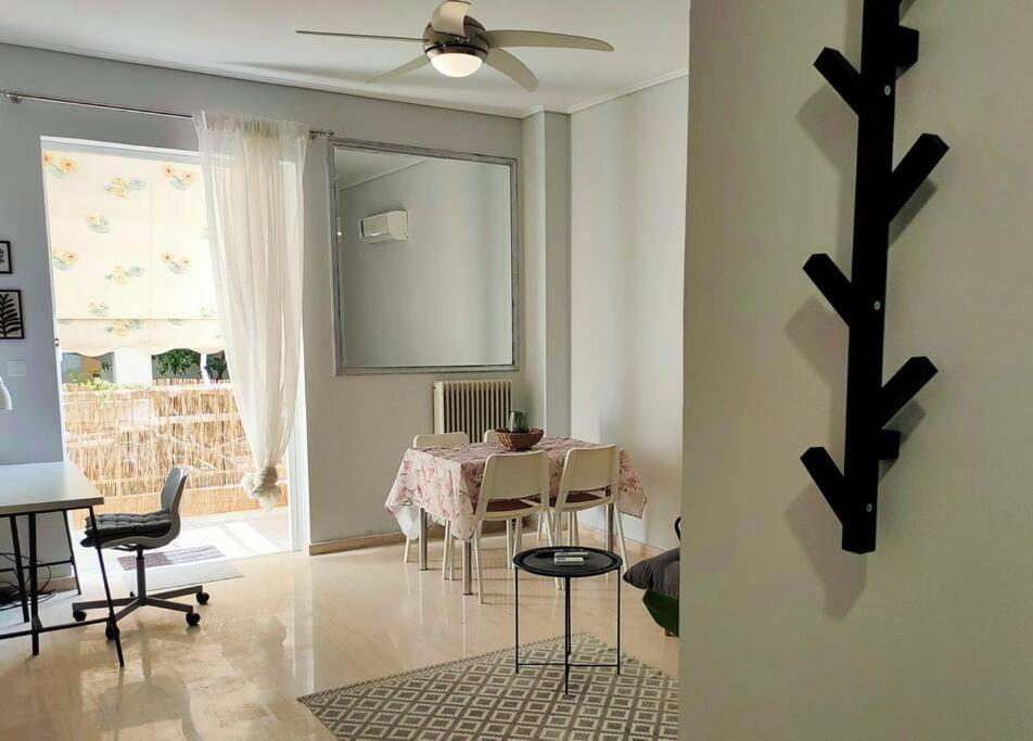 Δίπλα Στο Πάρκο Apartment Kalamata Bagian luar foto