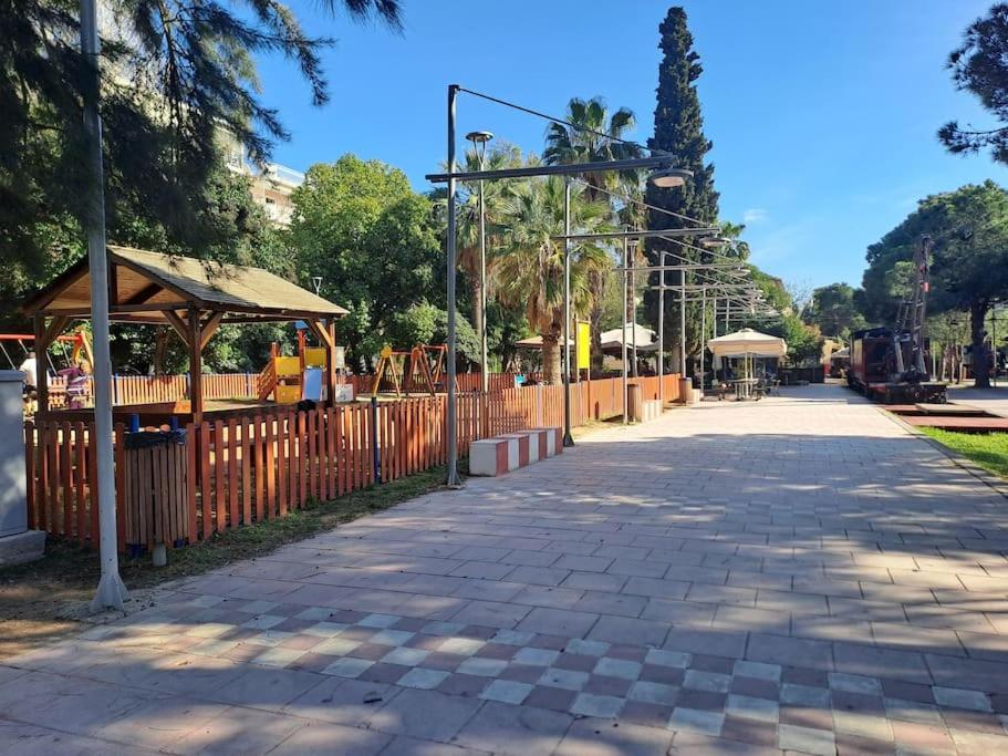 Δίπλα Στο Πάρκο Apartment Kalamata Bagian luar foto