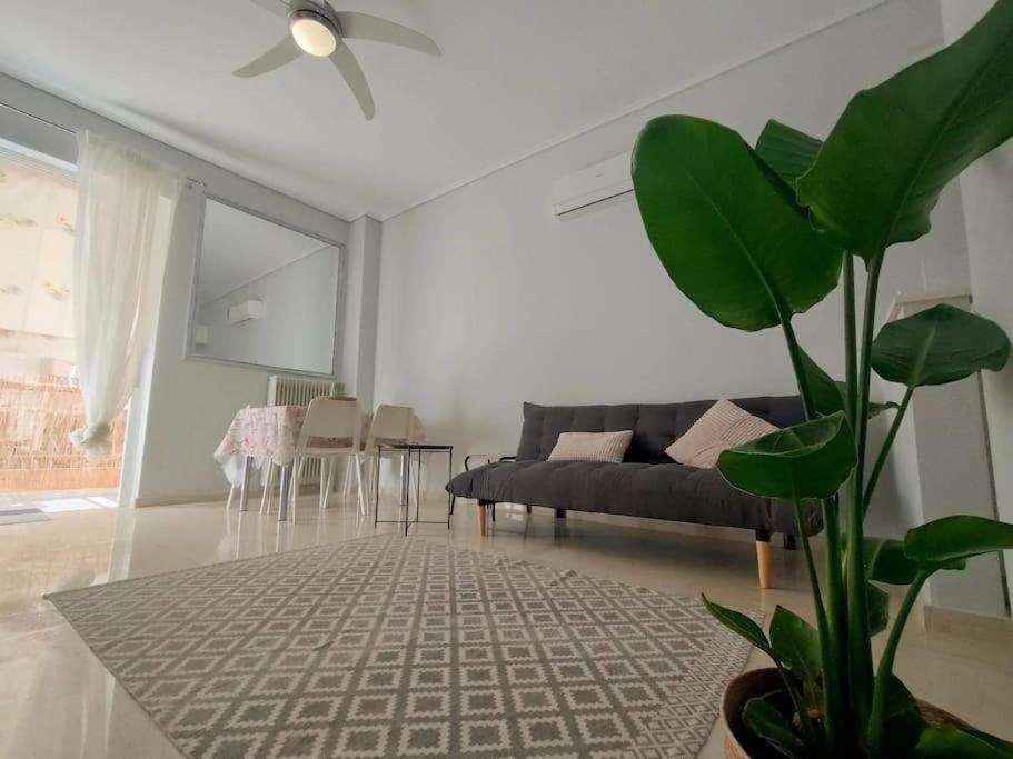 Δίπλα Στο Πάρκο Apartment Kalamata Bagian luar foto