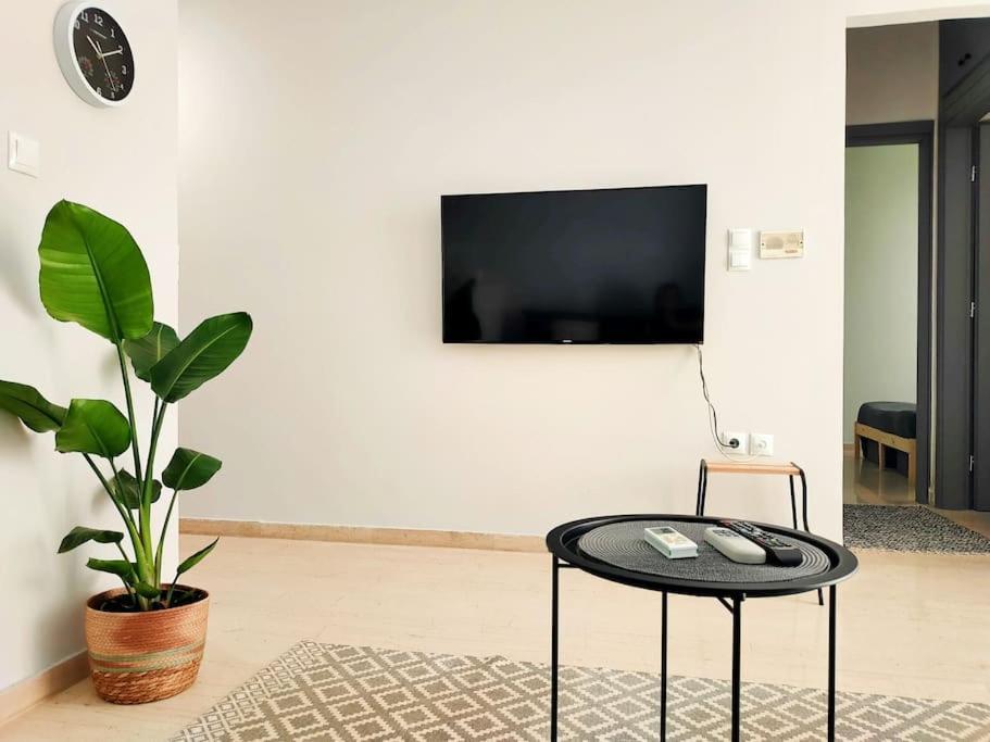 Δίπλα Στο Πάρκο Apartment Kalamata Bagian luar foto